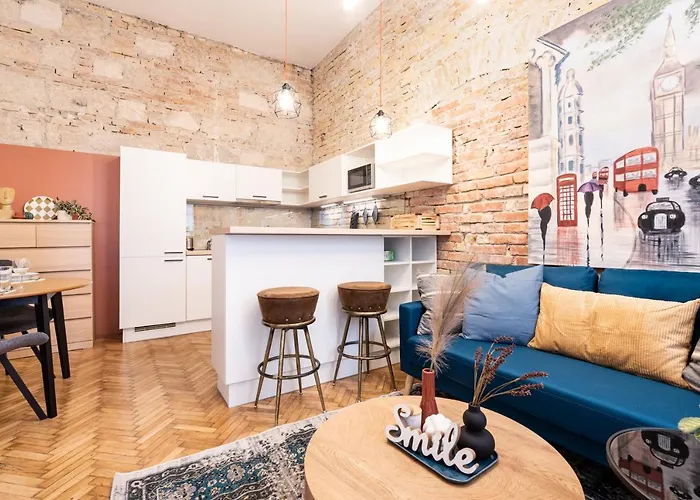 Comfy Downtown Hideaway With Urban Touch *