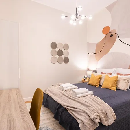 Апартаменты Comfy Downtown Hideaway With Urban Touch Будапешт