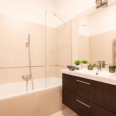 Comfy Downtown Hideaway With Urban Touch Апартаменты Будапешт