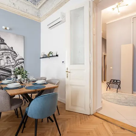 Comfy Downtown Hideaway With Urban Touch * Будапешт