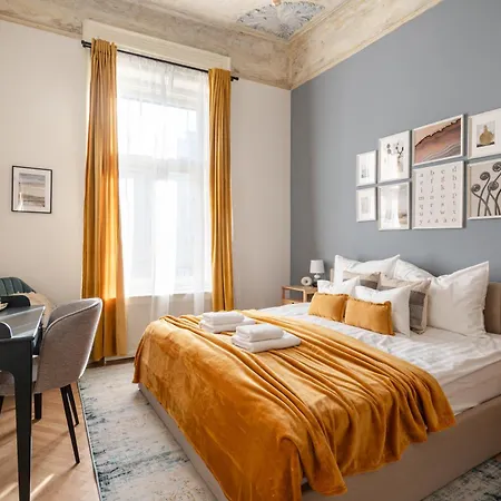 Comfy Downtown Hideaway With Urban Touch Апартаменты *