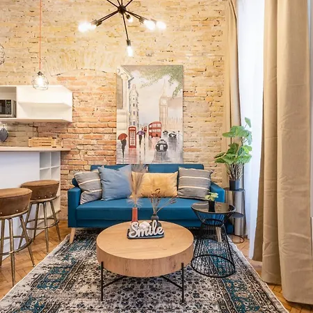 Comfy Downtown Hideaway With Urban Touch *