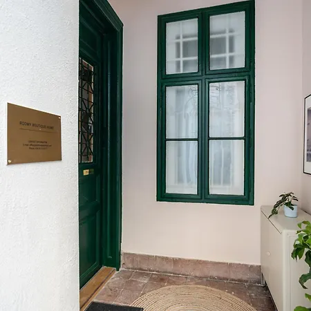 Comfy Downtown Hideaway With Urban Touch *