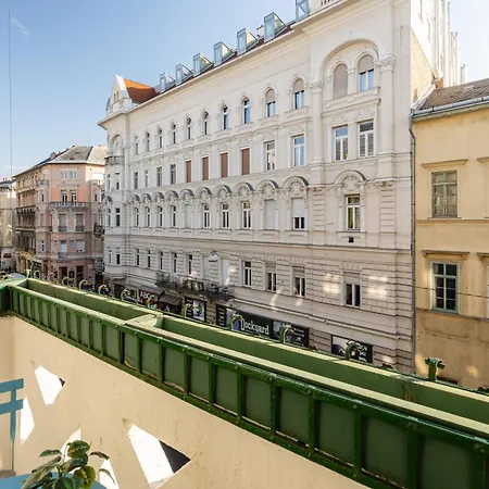 Lägenhet Comfy Downtown Hideaway With Urban Touch Budapest