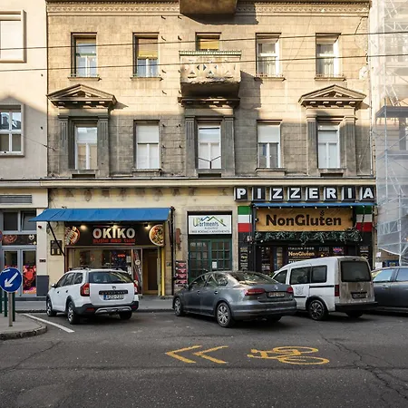 Comfy Downtown Hideaway With Urban Touch Lägenhet Budapest