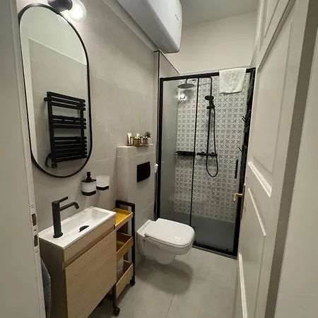 Comfy Downtown Hideaway With Urban Touch דירה בודפשט