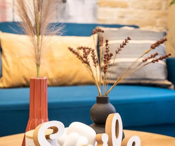 Comfy Downtown Hideaway With Urban Touch Апартаменты *