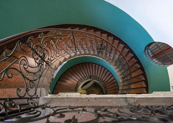 Comfy Downtown Hideaway With Urban Touch *