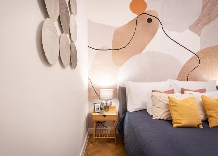 Comfy Downtown Hideaway With Urban Touch