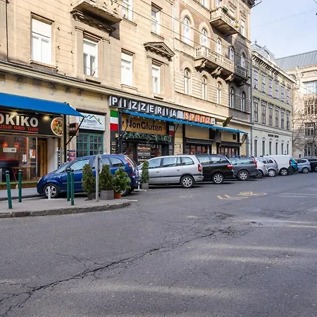 Comfy Downtown Hideaway With Urban Touch Apartmán