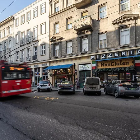 Comfy Downtown Hideaway With Urban Touch Apartmán