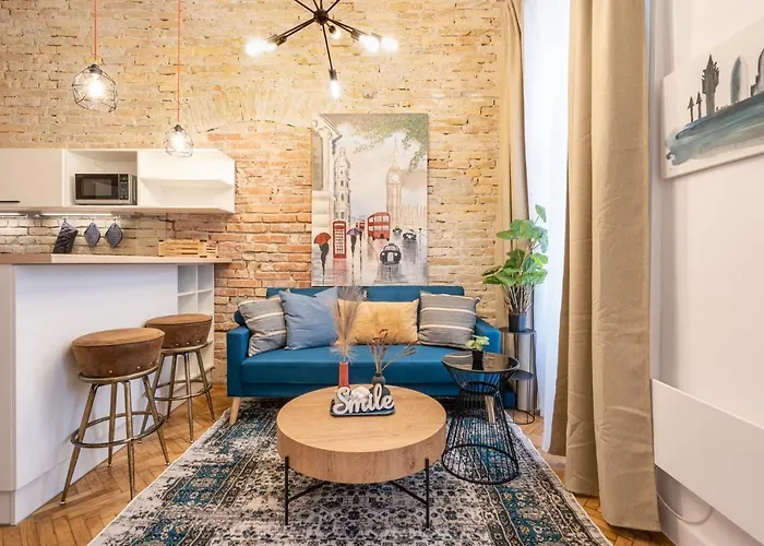 Comfy Downtown Hideaway With Urban Touch *