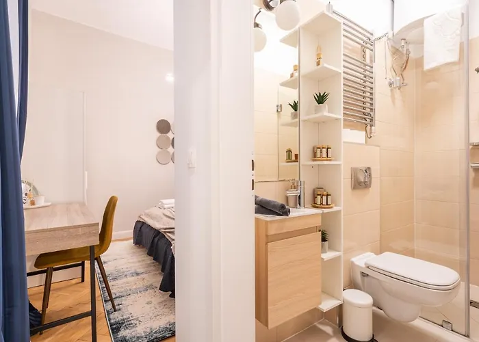 Comfy Downtown Hideaway With Urban Touch