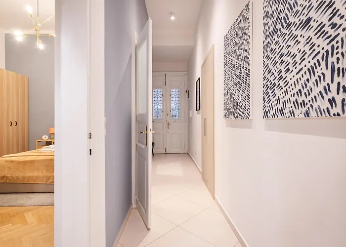 Comfy Downtown Hideaway With Urban Touch Apartmán