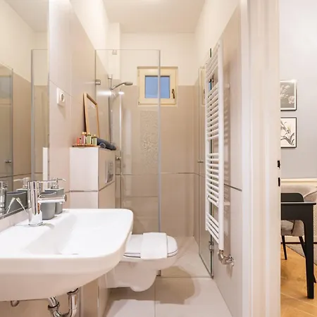 Comfy Downtown Hideaway With Urban Touch דירה בודפשט